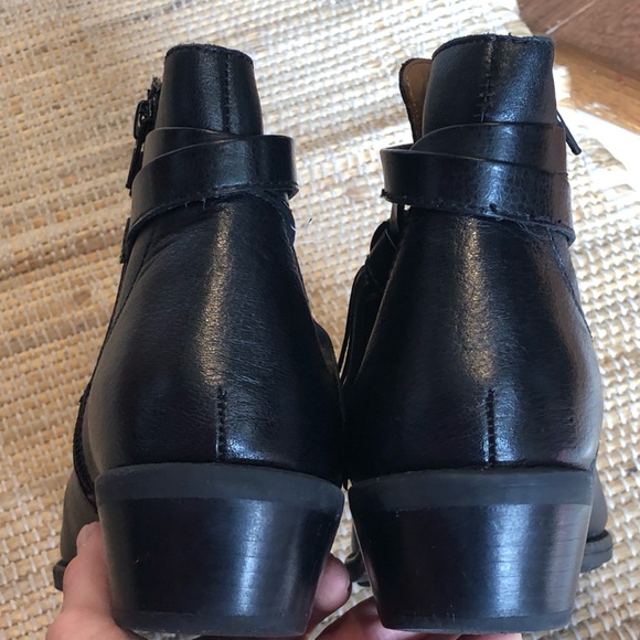 SOFFT s9 leather ankle boots-Look new! Side zip, tasseled straps - Picture 5 of 7